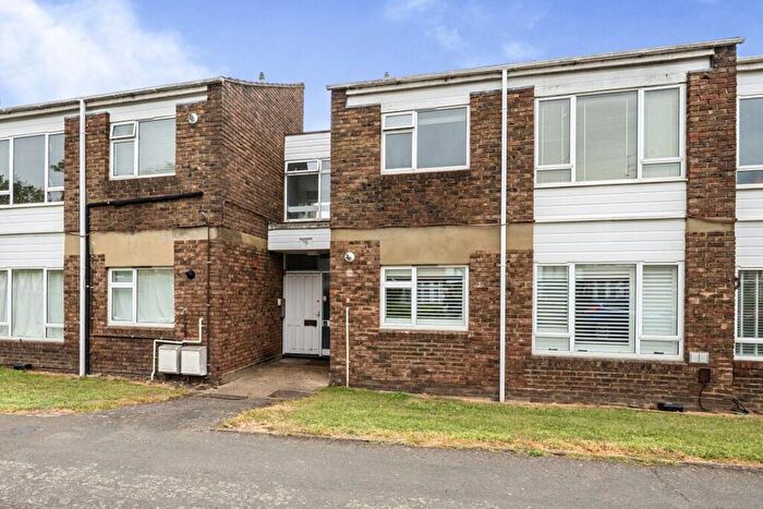 1 Bedroom Flat For Sale In Latchmere Lane, Kingston Upon Thames, KT2
