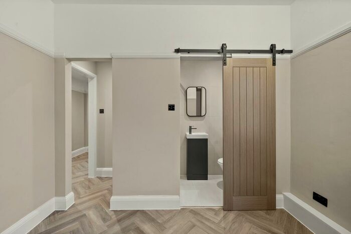 3 Bedroom Flat To Rent In Richmond Hill, Bournemouth, BH2