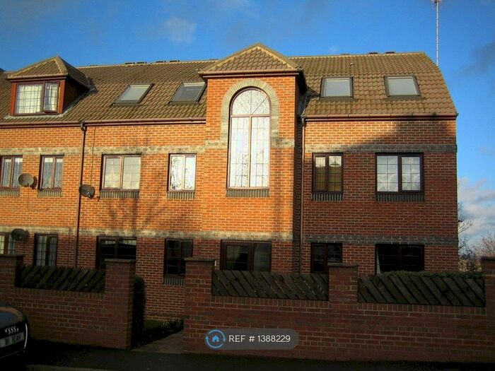 2 Bedroom Flat To Rent In Hanover Court, Morley, Leeds, LS27