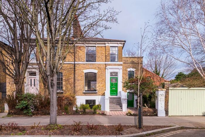 3 Bedroom Semi-Detached House To Rent In Middleton Road, London E8