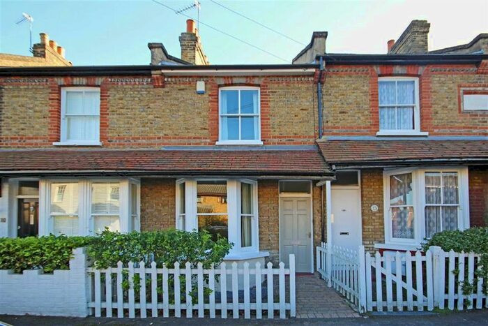 2 Bedroom Property To Rent In Sunnyside Road, Teddington, TW11