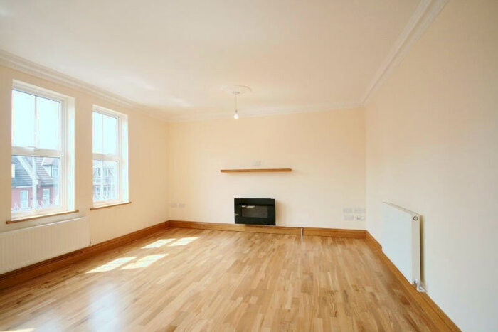 2 Bedroom Flat To Rent In Landells Road, London, SE22