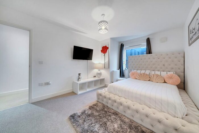 1 Bedroom Flat To Rent In Adenmore Road, London, SE6