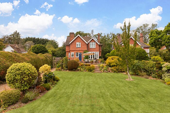 4 Bedroom Detached House For Sale In Lingfield Road, East Grinstead, RH19
