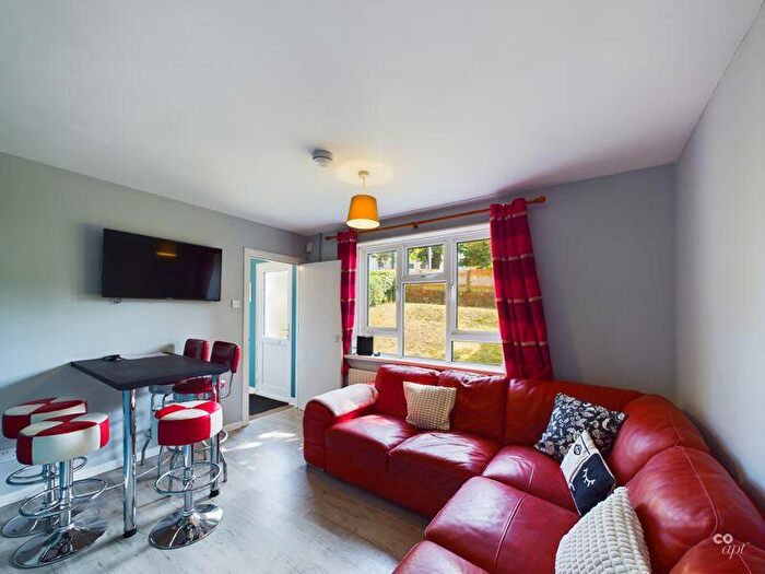 4 Bedroom Semi-Detached House To Rent In Elm Grove, Brighton, BN2