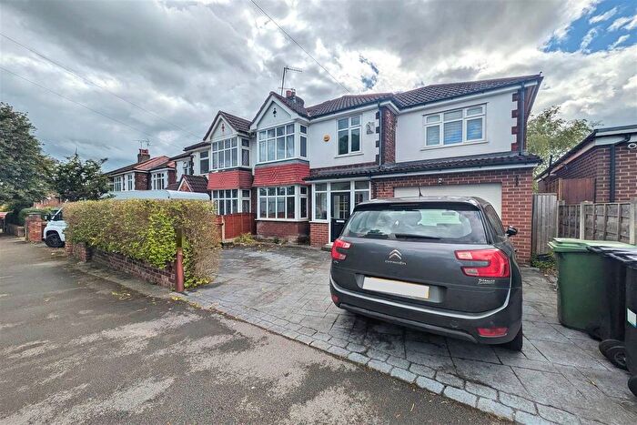 5 Bedroom Semi-Detached House To Rent In Central Drive, Romiley, Stockport, SK6