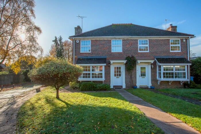 3 Bedroom Semi-Detached House To Rent In Harebell Close, RG27