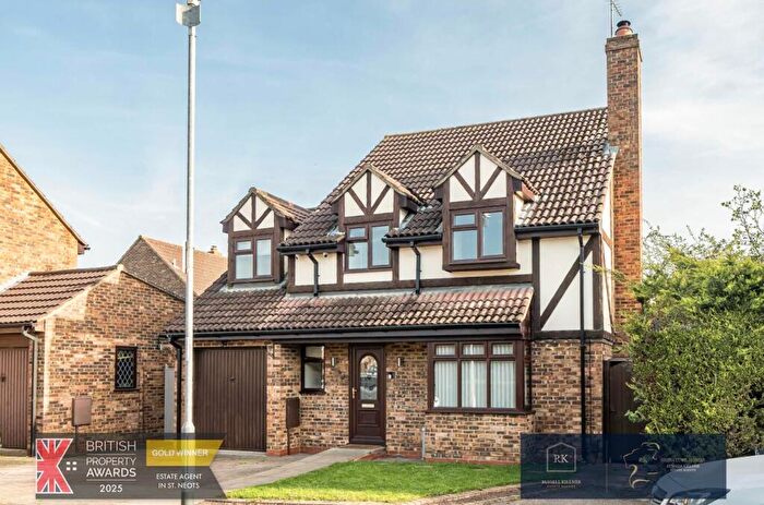 4 Bedroom Detached House For Sale In Barnard Close, Eynesbury, St. Neots, PE19