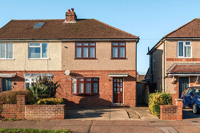 3 Bedroom Semi Detached House For Sale In Parklands Road, Chichester, PO19