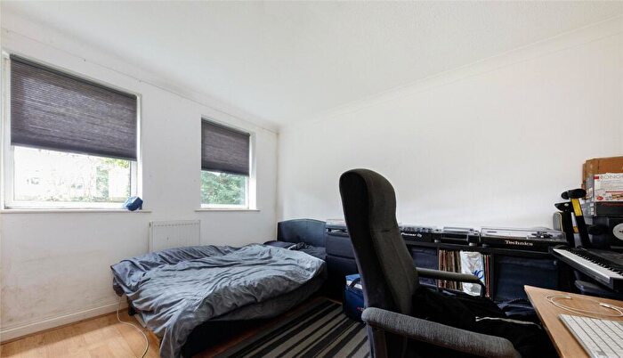 1 Bedroom Flat For Sale In Foxwood Green Close, Enfield, EN1