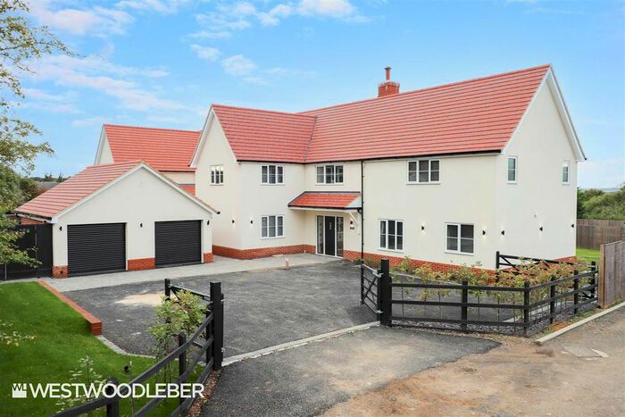 5 Bedroom Detached House For Sale In East House, Essex, EN9