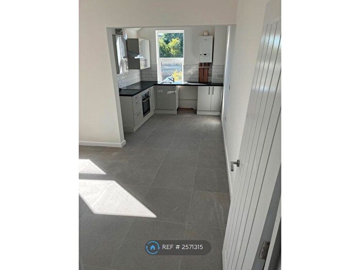 2 Bedroom Flat To Rent In Chesterfield Road, Chesterfield, S43