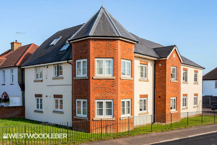 1 Bedroom Apartment To Rent In Cranborne Road, Hoddesdon, EN11