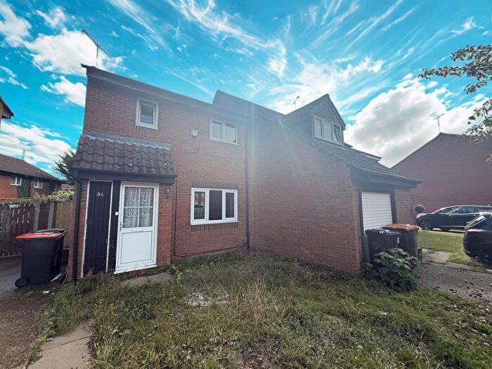 3 Bedroom Semi-Detached House For Sale In New Woodfield Green, Dunstable, LU5
