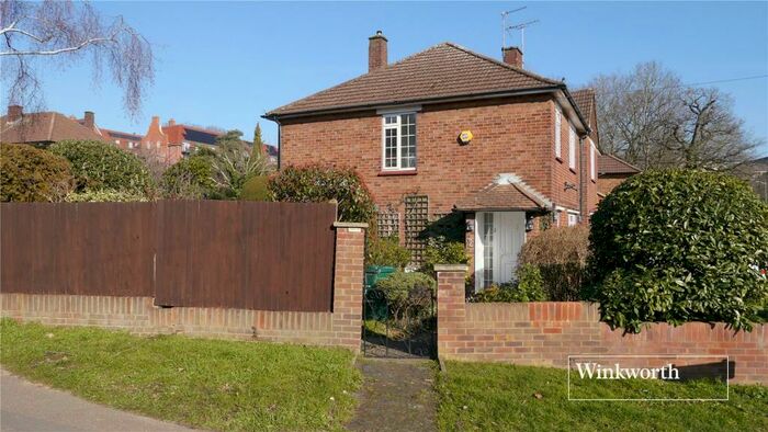 3 Bedroom Semi-Detached House To Rent In Elmbank Avenue, Barnet, EN5
