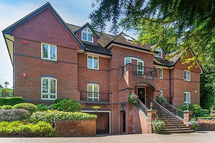 2 Bedroom Flat For Sale In South Park Crescent, Gerrards Cross, SL9