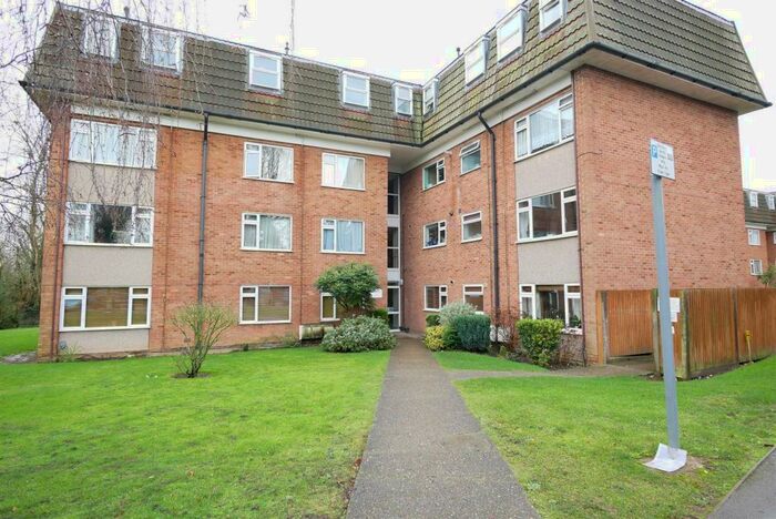 2 Bedroom Flat To Rent In Lambs Close, Cuffley, EN6