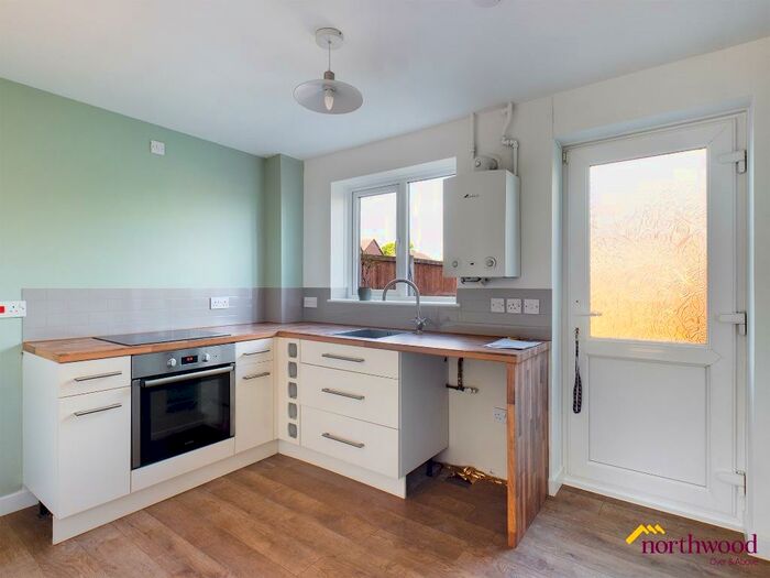 2 Bedroom Town House To Rent In Kingfisher Close, Crewe, CW3