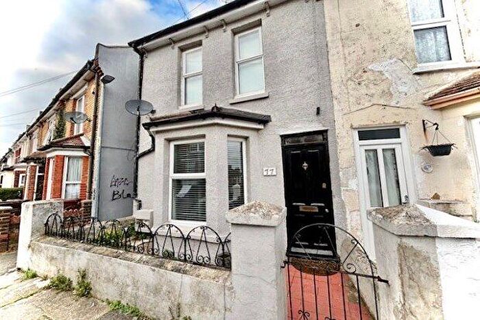 3 Bedroom Property To Rent In Cecil Road, Rochester, ME1