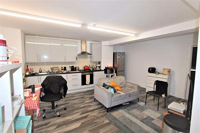 4 Bedroom Apartment To Rent In Bow Road, London, E3