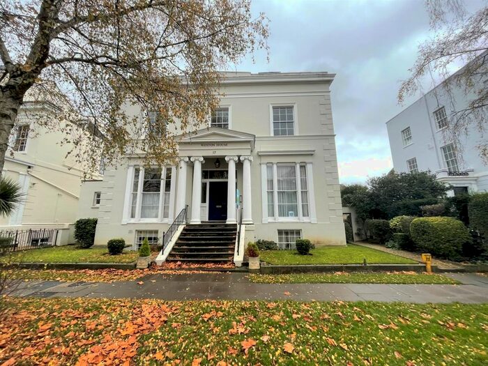 2 Bedroom Flat To Rent In Pittville Lawn, Cheltenham GL52