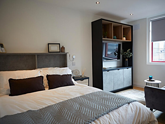 Apartment To Rent In Apt, The Headrow #, LS1