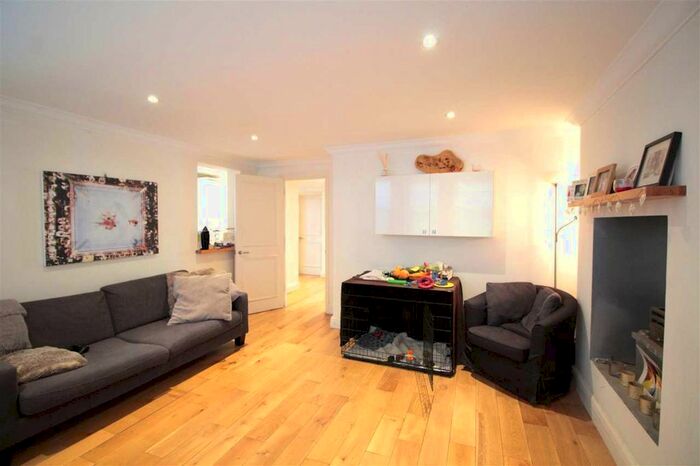 2 Bedroom Flat To Rent In Deronda Road, London, SE24