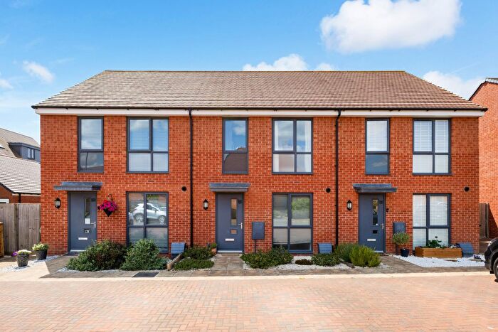 3 Bedroom Terraced House For Sale In Whitmore Close, Wootton, MK43