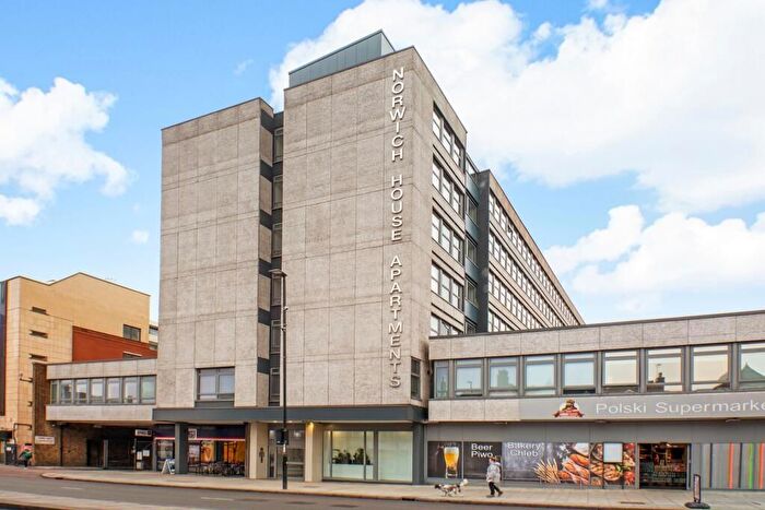 Studio To Rent In Streatham High Road, London, SW16