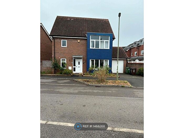 5 Bedroom Detached House To Rent In Edmund Court, Basingstoke, RG24
