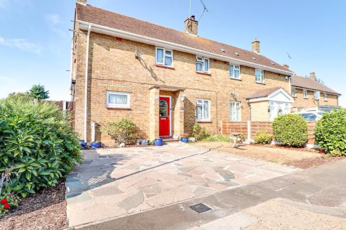 3 Bedroom Semi-Detached House For Sale In Denton Close, Westcliff-On-Sea, SS0