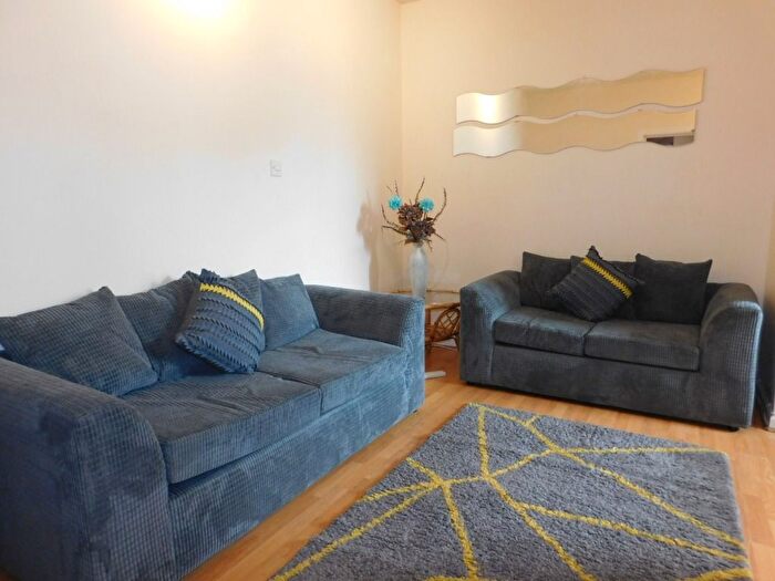 3 Bedroom Flat To Rent In St Andrews Street, City Centre, Aberdeen, AB25