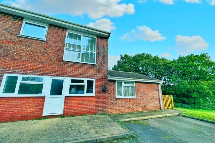 2 Bedroom Flat To Rent In Wareham, BH20