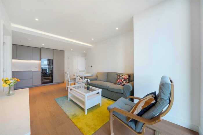 2 Bedroom Apartment To Rent In Harcourt Tower, Sqp, Marsh Wall, London, E14