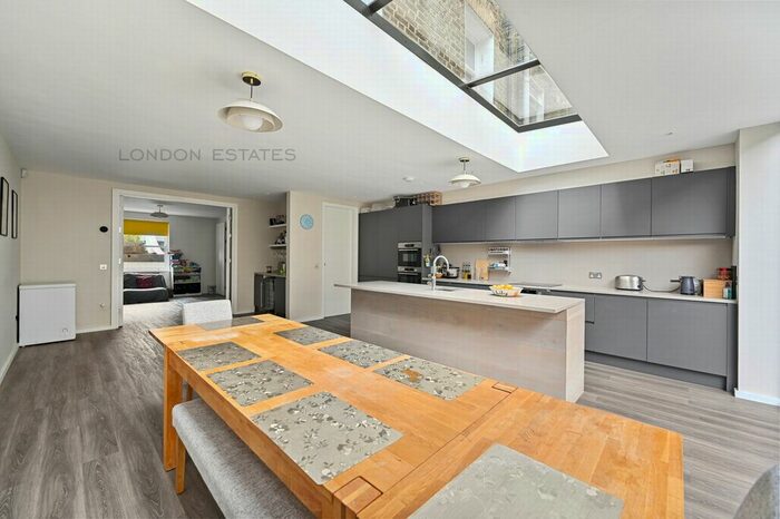 4 Bedroom Terraced House To Rent In St Stephens Avenue, Shepherds Bush, W12