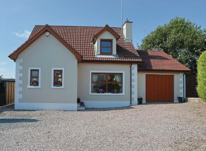 3 Bedroom Detached Chalet Bungalows For Sale In Castle Rise, Craigavon, BT62