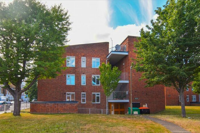 1 Bedroom Apartment To Rent In Fernlea Road, London, SW12