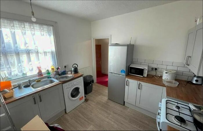 2 Bedroom Flat To Rent In Hunter Road, Thornton Heath, Croydon, CR7