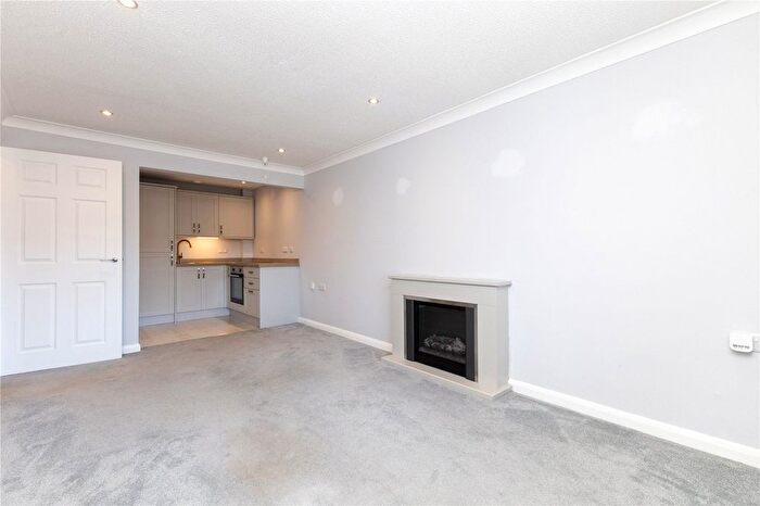 1 Bedroom Flat For Sale In Allingham Court, Summers Road, Godalming, Surrey, GU7
