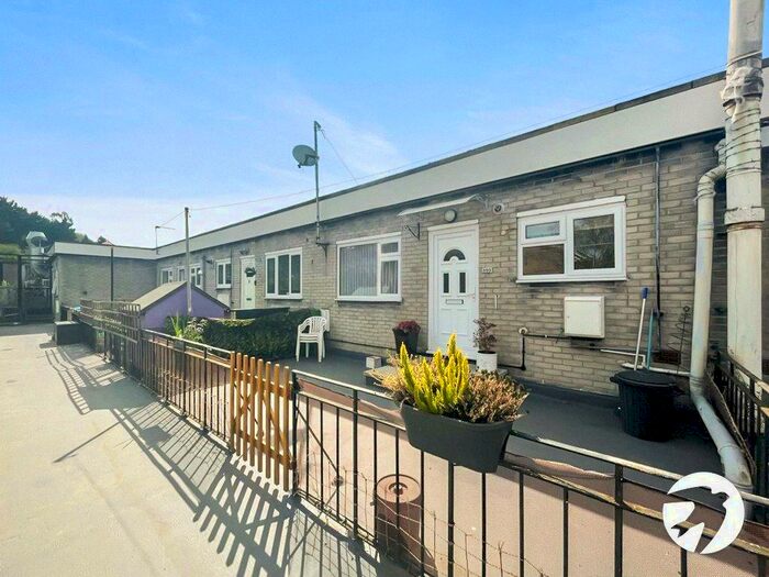 2 Bedroom Flat To Rent In Walderslade Road, Chatham, Kent, ME5