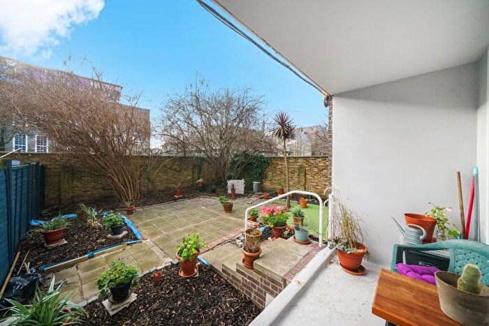 2 Bedroom Flat For Sale In Giffin Street, London, SE8