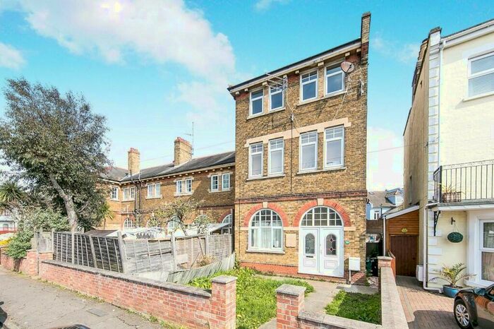 1 Bedroom Flat To Rent In Holland Road, Clacton On Sea, Essex, CO15