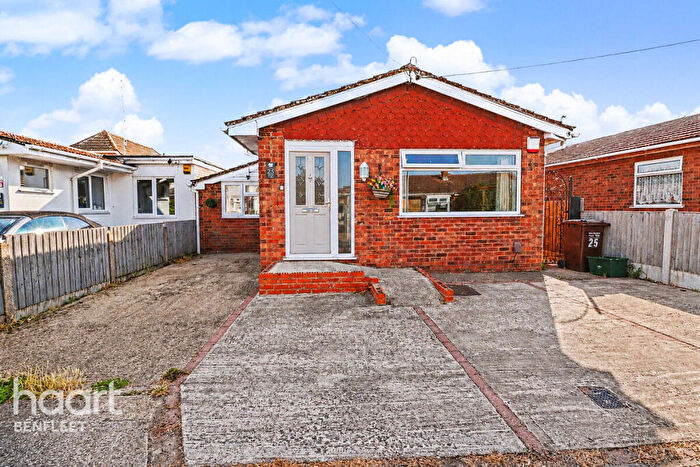 2 Bedroom Detached Bungalow For Sale In Wittem Road, Canvey Island, SS8