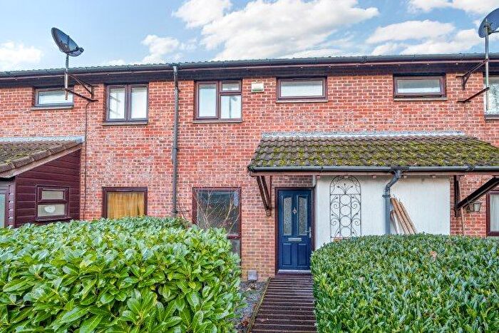 2 Bedroom Property To Rent In Summertrees Court, New Milton, BH25