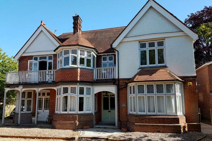 2 Bedroom Apartment To Rent In Woking, GU22