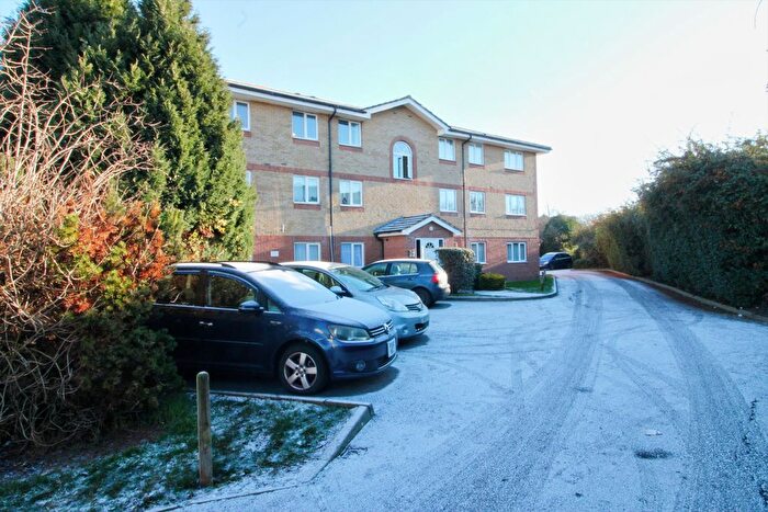 2 Bedroom Flat For Sale In Bentley Drive, Harlow, CM17