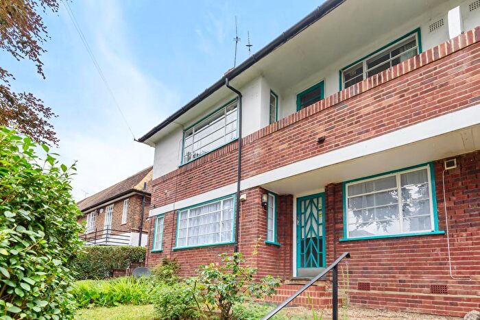 2 Bedroom Maisonette To Rent In Holyoake Walk, Hampstead Garden Suburb, N2