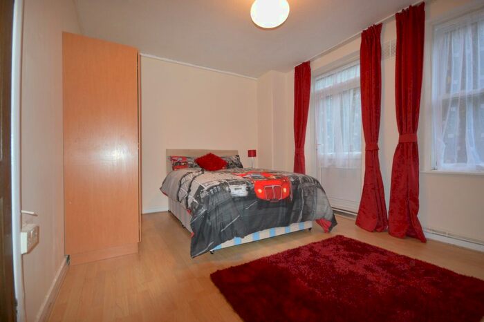 3 Bedroom Flat To Rent In Fulham Court, Fulham, SW6