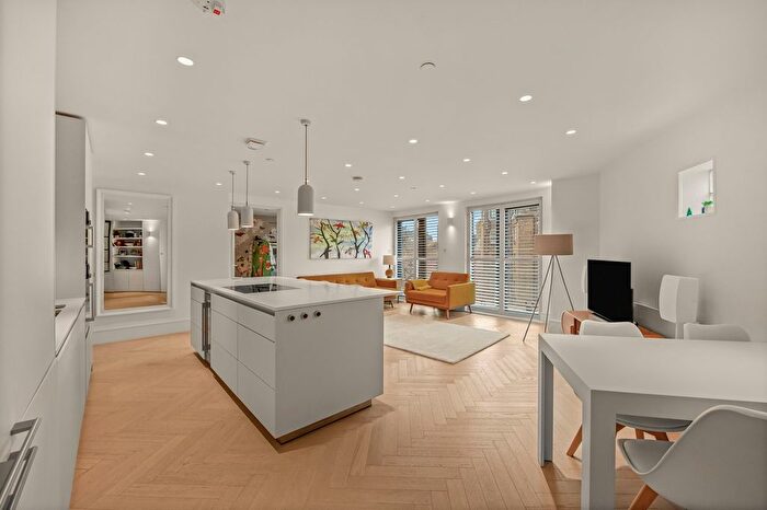 2 Bedroom Flat For Sale In Kean Street, Aldwych, WC2B