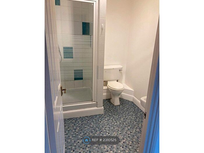 2 Bedroom Flat To Rent In Ashtree Court, St. Albans, AL1